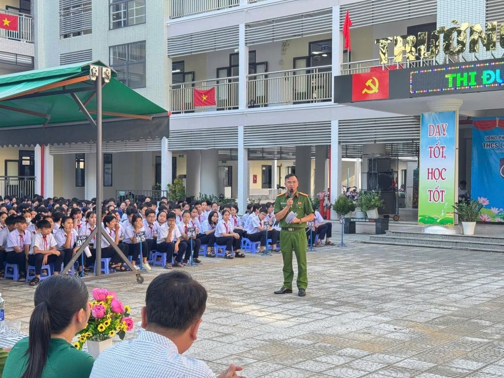 Tuyên truyền an toàn giao thông, phòng chống tội phạm cho học sinh